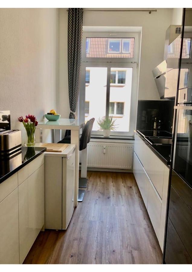 Attraktive Wohnung Mit Balkon Zum Gruenen Hinterhof Schwerin (Mecklenburg-Vorpommern) Exterior foto